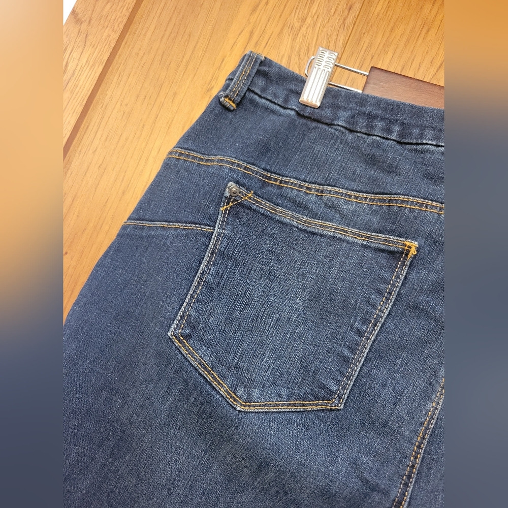 Chicos The So Lifting Slim Leg Jeans. Size 2.5 (US 14) - Picture 6 of 9